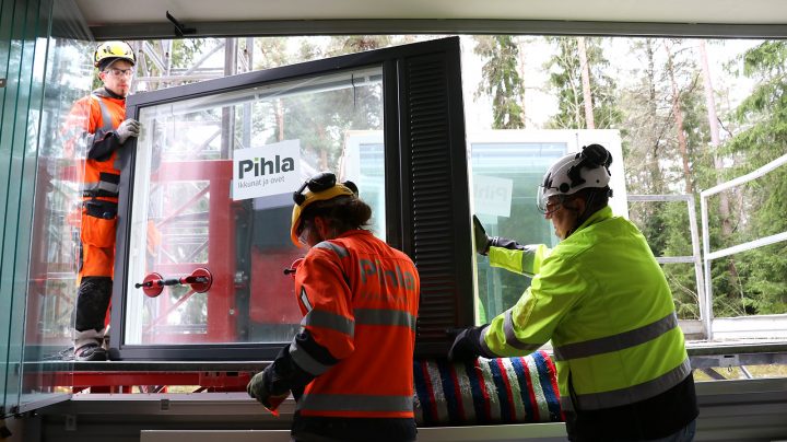 Ikkunoiden vaihto taloyhtiössä hoituu nopeasti ja luotettavasti Pihlan ammattilaisten toimesta.