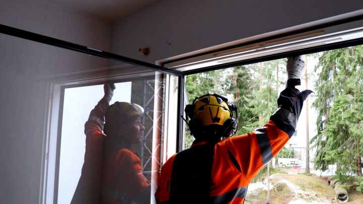 Asennus näyttelee tärkeää roolia, kun halutaan varmista, että ikkunoiden vaihto taloyhtiössä onnistuu.